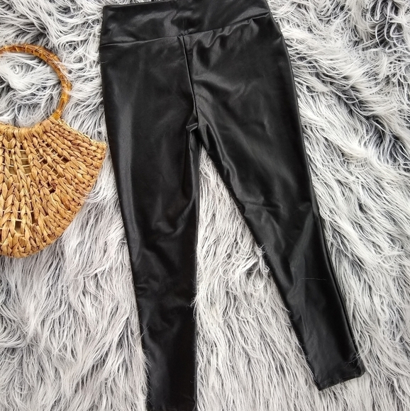 NWT 🆕 KENDALL + KYLIE vegan leather pants Womens size M - Picture 3 of 6